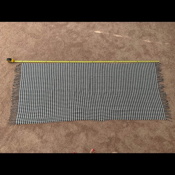 Black and White Houndstooth Scarf - Picture 5 of 5